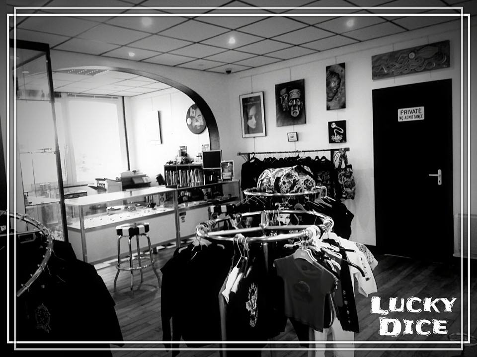 intérieur du shop Lucky Dice Tattoo à Médan 78