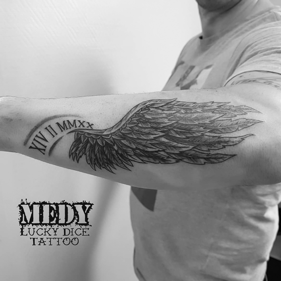 tatouage aile d'aigle sur l'avant bras réalisé par Medy de chez Lucky Dice Tattoo