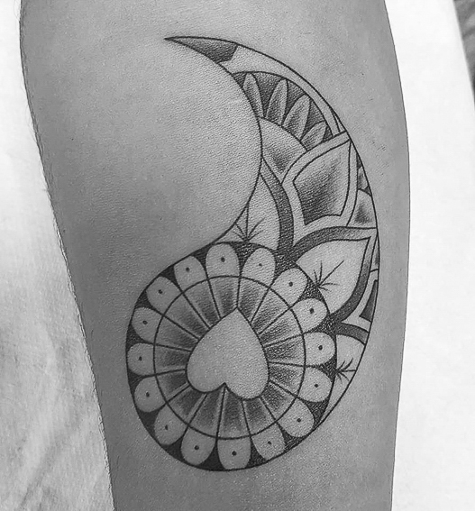 tatouage coeur maori réalisé par Hopi Lucky Dice Tattoo